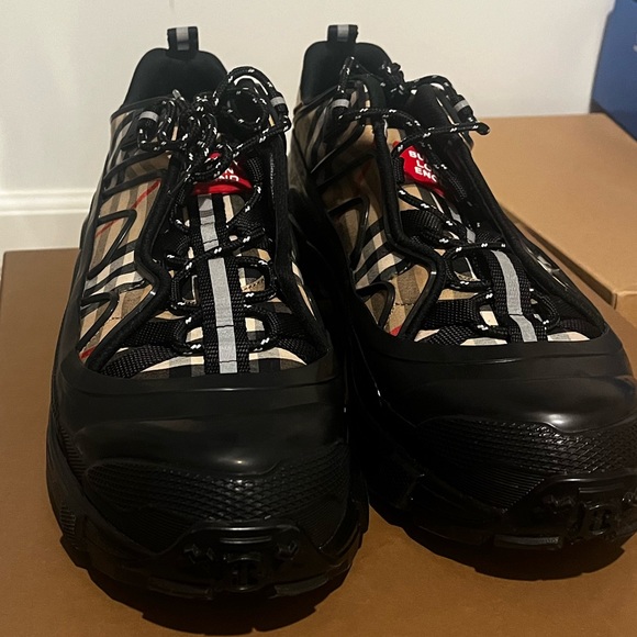 I am looking to sell theses 1 time wear Burberry shoes size 46.Perfect condition - Picture 2 of 6